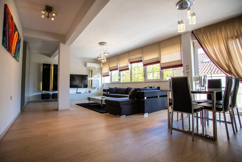 A Stylish Apartment In The Center Of Kastoria Luaran gambar